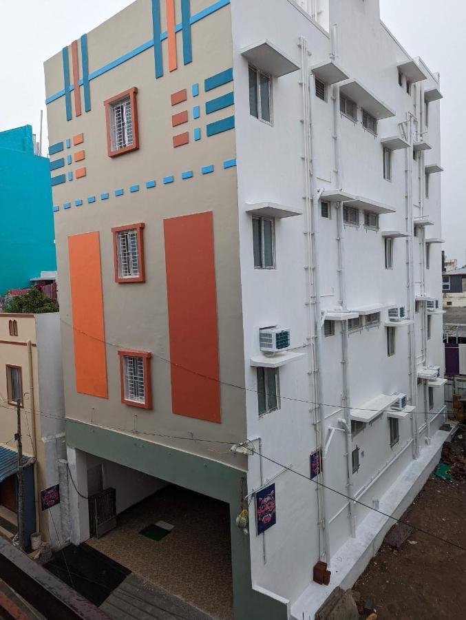Pollāchi Lakshmi Paradise Lodge A/C מראה חיצוני תמונה