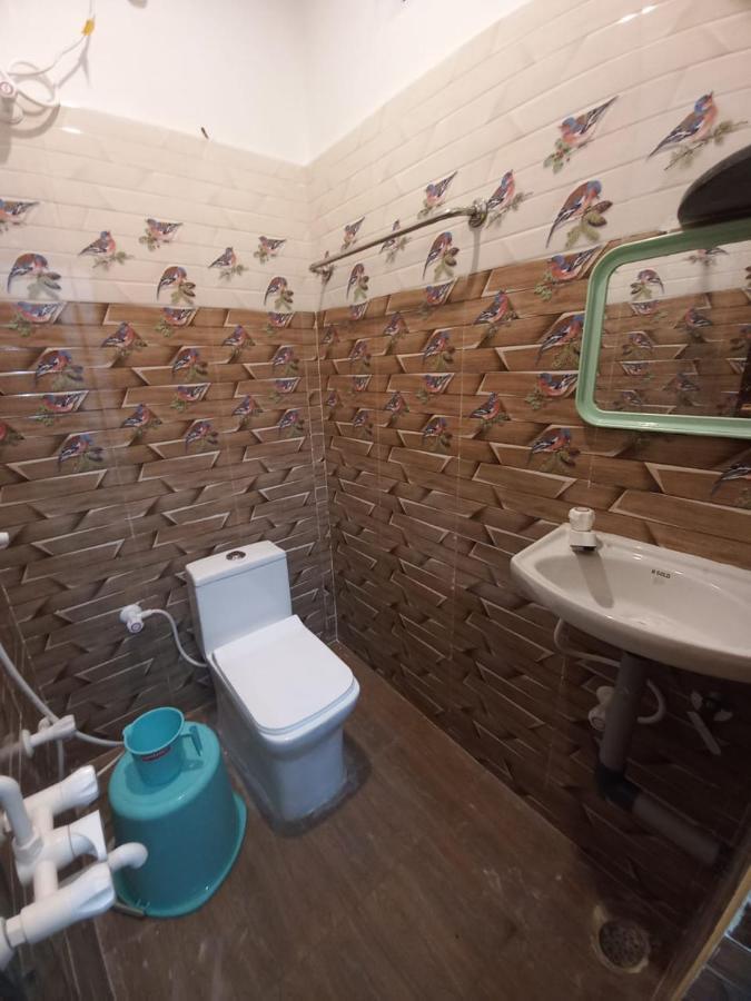 Pollāchi Lakshmi Paradise Lodge A/C מראה חיצוני תמונה
