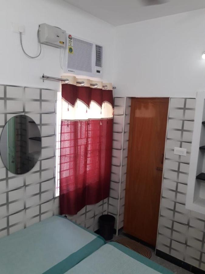 Pollāchi Lakshmi Paradise Lodge A/C מראה חיצוני תמונה